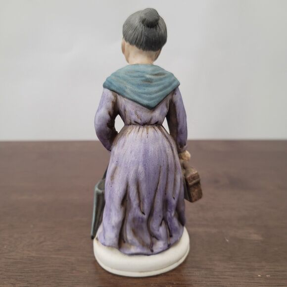 Vintage Ceramic Figurine Elderly Woman Carrying Umbrella‎ and Basket 7" - Japan - Picture 5 of 13